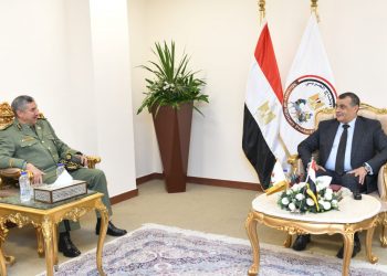 Military production minister meets defense officials on fringe of EDEX 2023