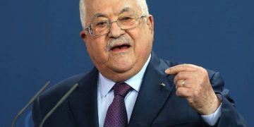 Abbas calls for increasing medical, relief supplies to Gaza