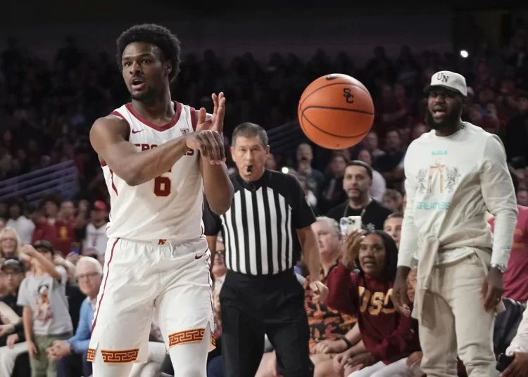 Bronny James makes college debut for USC nearly 5 months after cardiac arrest 2 - Egyptian Gazette Bronny James makes college debut for USC nearly 5 months after cardiac arrest 1 - Egyptian Gazette