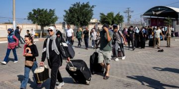 292 people of various nationalities cross to, from Gaza Strip