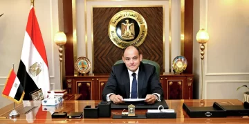 Trade minister probes boosting cooperation with officials in Bahrain