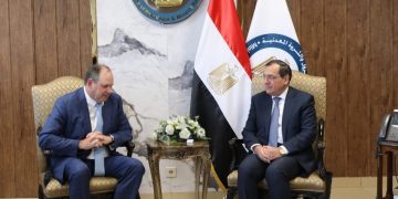 Molla, Apache CEO review oil, natural gas excavation in Western Desert