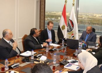 Min. confers with WB delegation on means of enhancing joint cooperation