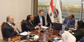 Min. confers with WB delegation on means of enhancing joint cooperation