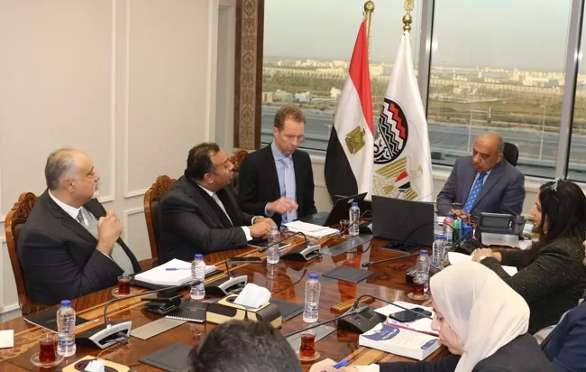 Min. confers with WB delegation on means of enhancing joint cooperation 1 - Egyptian Gazette Egypt's Minister of Public Business Sector Mahmoud Essmat held a meeting with a delegation from the World Bank led by Peter Farob Ladijard, the chief consultant in the Public Sector of the World Bank Group.