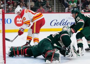 Red Wings beat Kings 4-3