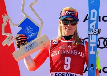 Lara grabs World Cup Super-G