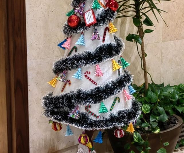 2024 Xmas tree made of recycled materials: Ministry 1 - Egyptian Gazette
