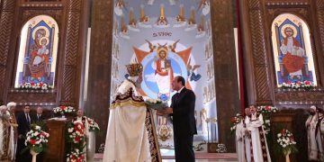 Sisi presents pack of white roses to Pope Tawadros on occasion of Christmas 1 - Egyptian Gazette Sisi presents pack of white roses to Pope Tawadros on occasion of Christmas