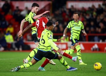 Arsenal put pressure on Liverpool, Luton thrash Brighton, Villa lose