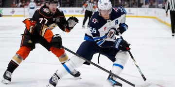 Philadelphia Flyers edge Calgary Flames 3-2 1 - Egyptian Gazette Philadelphia Flyers edge Calgary Flames 3-2