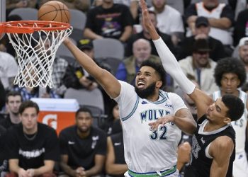 NBA: Magic edges Suns 113-98