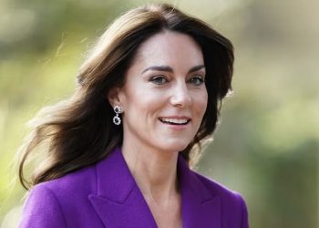 Kate begins recovery after abdominal surgery