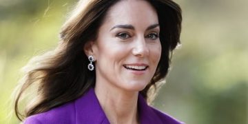 Kate begins recovery after abdominal surgery
