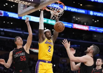 Tyler Herro scores 21 points, Heat pull away in 4th quarter to beat Lakers 110-96