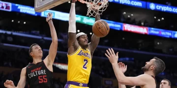 Tyler Herro scores 21 points, Heat pull away in 4th quarter to beat Lakers 110-96