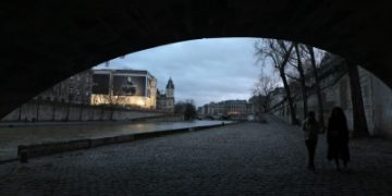 Paris mayor promises to swim in Seine ahead of Games