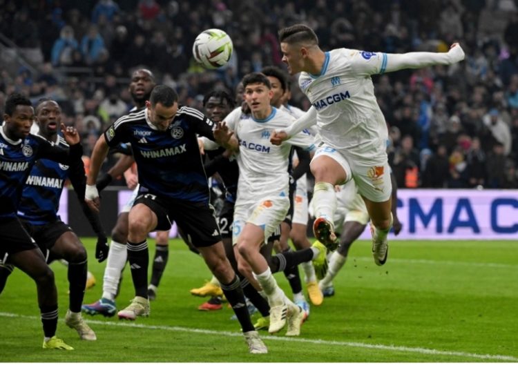 Marseille's Portuguese forward Vitinha (R) heads the ball during the French L1 match against Strasbourg in Marseille.