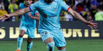 Barca keeps La Liga title defense alive