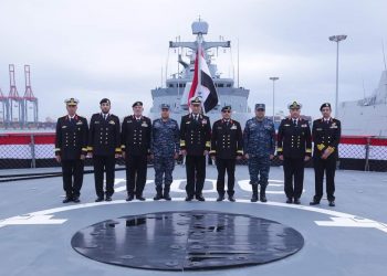 Commander of Egyptian navy meets his Kuwaiti counterpart