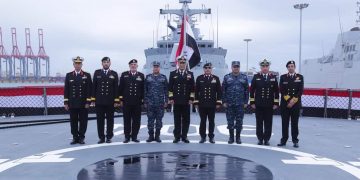 Commander of Egyptian navy meets his Kuwaiti counterpart