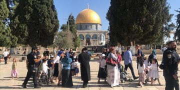 Scores of settlers storm Aqsa Mosque