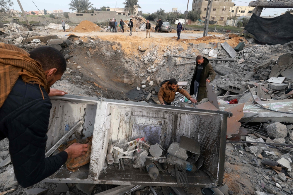 Strikes on Gaza kill scores as Paris hosts new truce talks - Egyptian Gazette