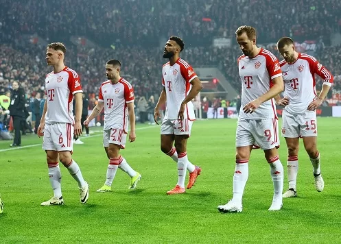 Leverkusen takes control of Bundesliga title race 1 - Egyptian Gazette Bayern Munich's players look dejected after their match against Bayer Leverkusen.