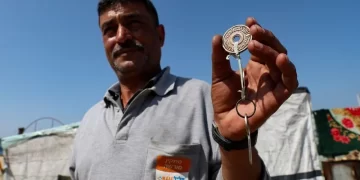 Keys to lost homes in Gaza become latest symbols of Palestinian displacement 1 - Egyptian Gazette Keys to lost homes in Gaza become latest symbols of Palestinian displacement