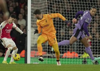 Arsenal beats Liverpool to ignite EPL title race