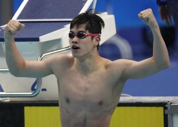 Pan sets 100m freestyle world record