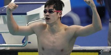 Pan sets 100m freestyle world record