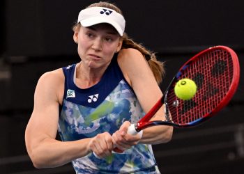 Rybakina, Swiatek power into Qatar semis