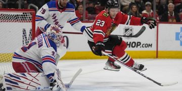 Rangers beat Blackhawks 4-3