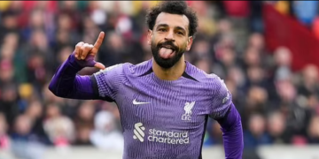 Mo Salah scores on return as Liverpool routs Brentford 4-1