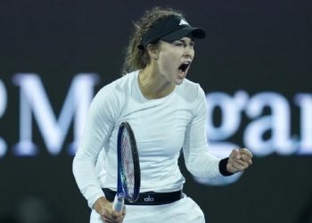 Swiatek loses to Kalinskaya in Dubai semi-finals