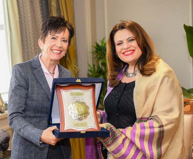 Emigration min. asserts eagerness to stand by expats during global crises 1 - Egyptian Gazette Minister of State for Emigration and Egyptian Expatriates' Affairs Soha Gendi (R) while receiving Swiss Ambassador to Cairo Yvonne Baumann.