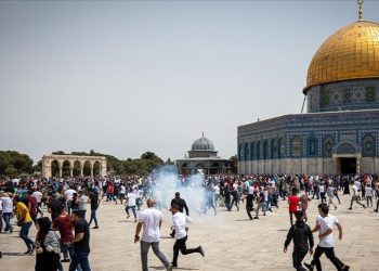 Israeli settlers break into Jerusalem’s Aqsa mosque