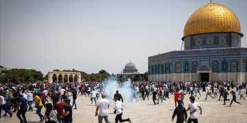 Israeli settlers break into Jerusalem’s Aqsa mosque