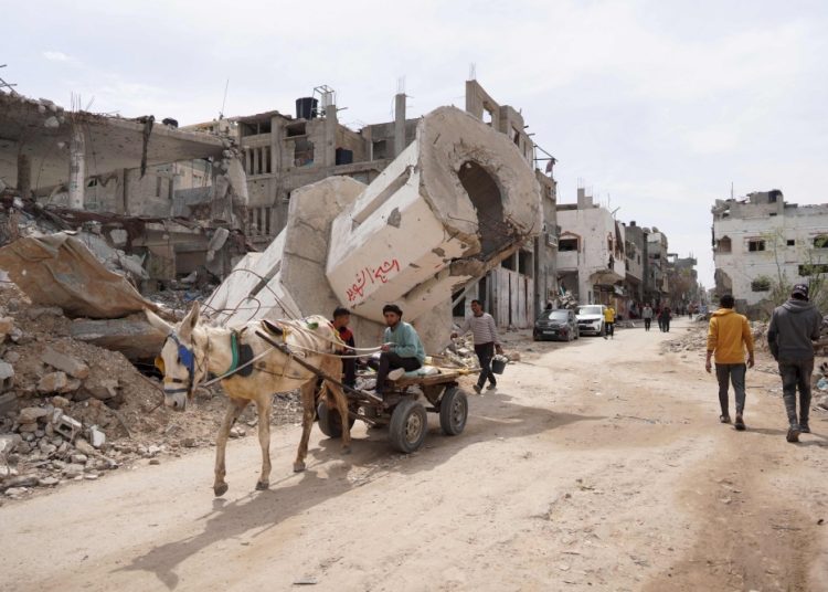 Heavy clashes, more deadly aid chaos in war-ravaged Gaza 12 - Egyptian Gazette