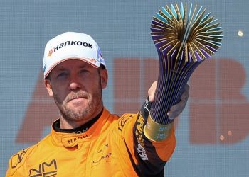 Bird snatches Sao Paulo race