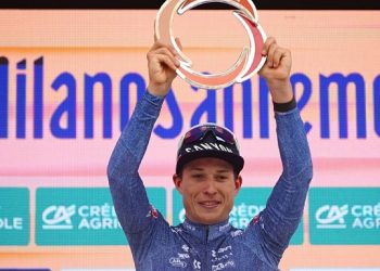 Philipsen triumphs over Pogacar in Milan