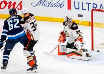Brady lifts Senators past Islanders 4-3