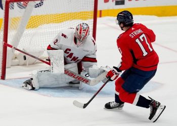 Islanders end 6-game losing streak