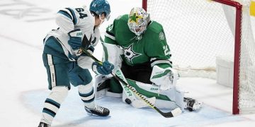 Stars defeat Sharks 3-2