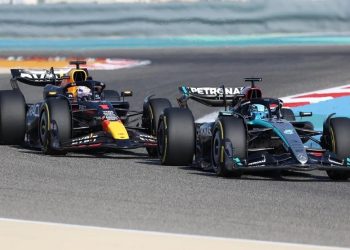 Mercedes dominate Bahrain practice