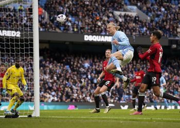 Man City sweeps derby from United