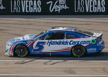 Larson dominates Las Vegas race