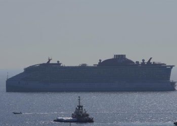 Aid ship sets sail to Gaza