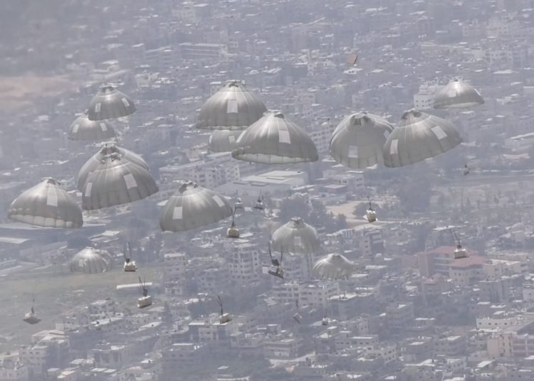 Egypt intensifies humanitarian aid airdrop operations in northern Gaza 1 - Egyptian Gazette